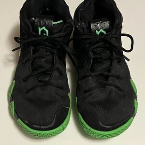 Nike Kyrie 4 “Halloween” – 943807-012 Men’s Size 7 Limited Edition 2018 Blk/grn